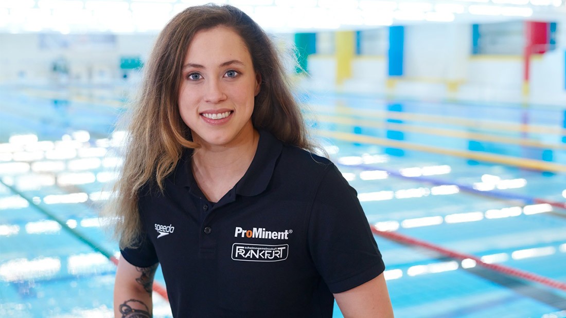 Suda olmak onun işi - Prominent firması yüzücü Sarah Köhler'i destekliyor